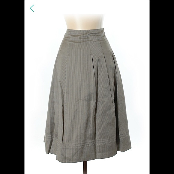 EUC Silk Banana Republic gray skirt size 2! - Picture 1 of 1
